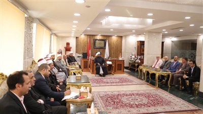 أمين “البحوث الإسلامية” يلتقي الأمناء المساعدين ومديري عموم المجمع لمناقشة طبيعة العمل