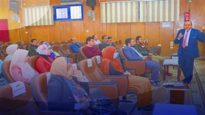 كلية التربية بسوهاج تنظم دورة تدريبية لإعداد المعلم الجامعي