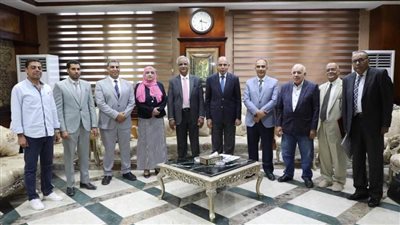 محافظ المنيا: لن نترك مصنعًا متوقفًا وندعم المستثمر الجاد بكافة الإمكانيات