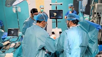 نجاح أول عملية تركيب مفصل صناعي للركبة بتقنية الروبوت بمدينة الملك سلمان الطبية