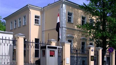 سفارة مصر ببيروت تناشد أبناء الجالية بأخذ أقصى درجات الحيطة والابتعاد عن مناطق التوتر