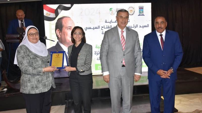 تكريم نائب رئيس جامعة