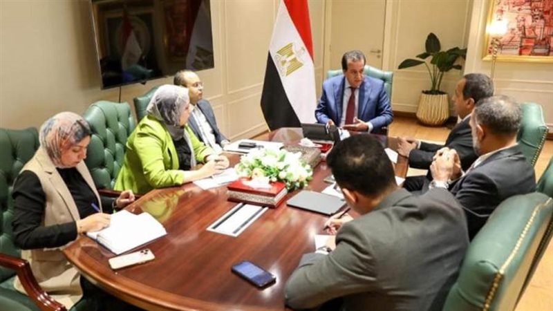 وزير الصحة خلال الاجتماع