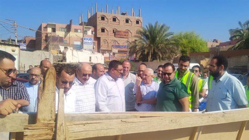 جانب من متابعة المشروع