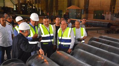  وزير قطاع الأعمال العام يتفقد شركة النصر لصناعة المواسير الصلب