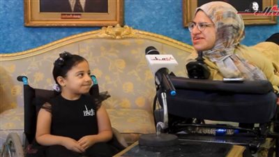 الطفلة روضة وليد إحدى بطلات قادرون باختلاف تحدت ظروفها بإلقاء الشعر.. شعاع أمل (12)