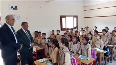 رئيس الإدارة المركزية للتعليم بمصروفات بالوزارة يتابع انتظام سير التعليم بمدارس البحيرة