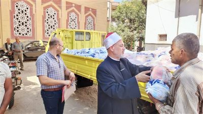 الأوقاف توزع ٦٠ طنا سلع غذائية للأسر الأولى بالرعاية 