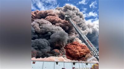 عاجل..  أوامر بالابتعاد عن المنطقة.. حريق ضخم في مختبر للكيماويات بولاية جورجيا الأمريكية