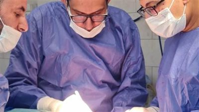  فريق طبي بمستشفى أسيوط العام ينجح في استئصال ورم بجدار صدر شاب يزن 700 جرام