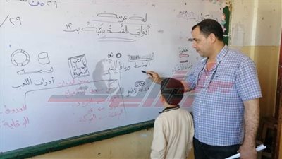 وكيل إدارة الرياض التعليمية يتفقد مدرسة الوزارية للتعليم الأساسي