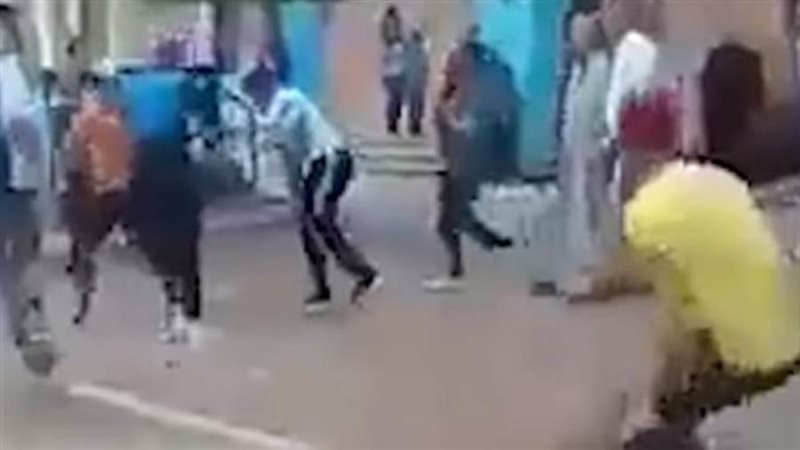 مشاجرة بين طالبتين