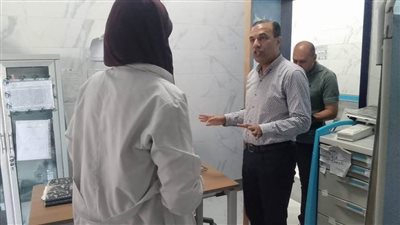 إحالة 7 موظفين بمركز صحة الأسرة بالأبعادية للتحقيق لتزويغهم من العمل وعدم ارتداء الزي الرسمي