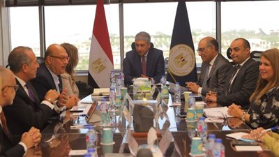 وزير السياحة والآثار يلتقي الرئيس التنفيذي لغرفة التجارة الأمريكية