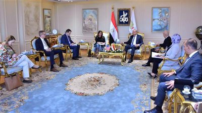 وزير الطيران والسفيرة الأمريكية يبحثان دعم جهود تطوير القطاع
