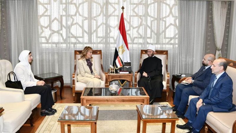 وزير الاوقاف مع وفد