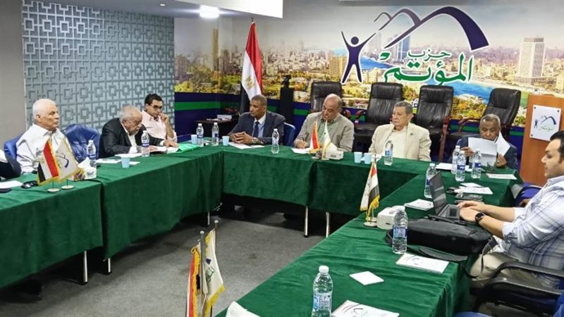 جانب من اجتماع حزب