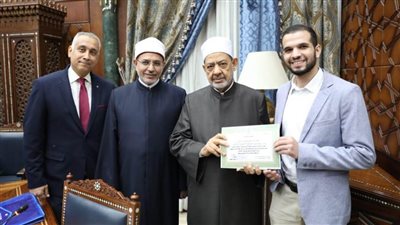 شيخ الأزهر يكرم طلاب «طب أسنان الأزهر» الفائزين بمسابقة كلية الجراحين الملكية بإنجلترا