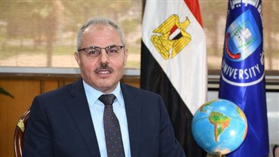 تكريم الطلاب الخمس الأوائل ضمن فعاليات اللقاء التعريفي بكلية الصيدلة جامعة الإسماعيلية الجديدة الأهلية