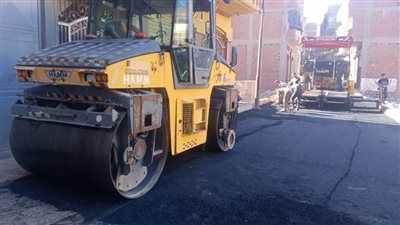  بالصور.. محافظ الغربية يتابع أعمال رصف شارع 