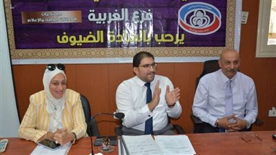 مدير تأمين صحي الغربية يوجه باستكمال الفحوصات الشاملة والتطعيمات لطلاب المدارس