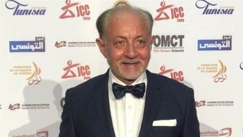 الفنان عبد العزيز