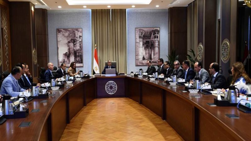 رئيس الوزراء يتابع