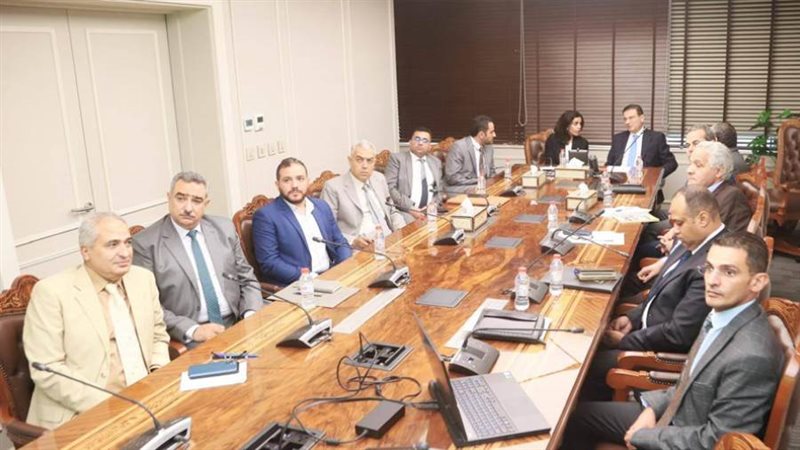 وزير الزراعة خلال