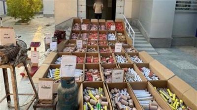 ضبط عامل بالفيوم يصنع الألعاب النارية بحوزته أكثر من مليون قطعة 