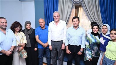 وزير الرياضة ومحافظ الغربية يتفقدان مركز شباب محمد صلاح ويزوران أسرته