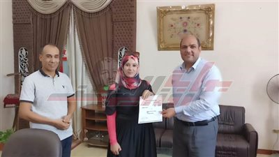 رئيس مدينة دسوق يسلم النماذج النهائية للتصالح في مخالفات البناء