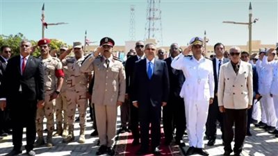 محافظ البحر الأحمر يضع أكليل الزهور على النصب التذكاري للشهداء احتفالاً بالذكرى الـ 51 لنصر أكتوبر