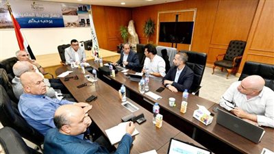 وزير الإسكان يتابع مع شركة 
