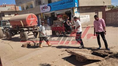 تسليك خطوط الصرف وخفض المنسوب استعداداً للشتاء بكفر الشيخ