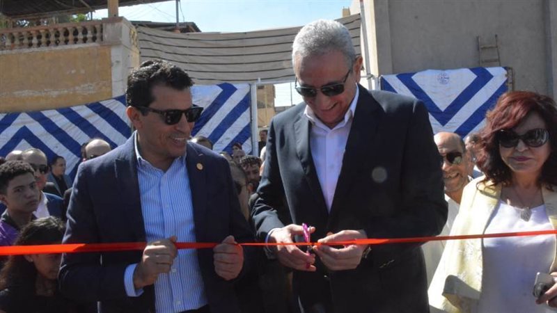 محافظ الغربية ووزير