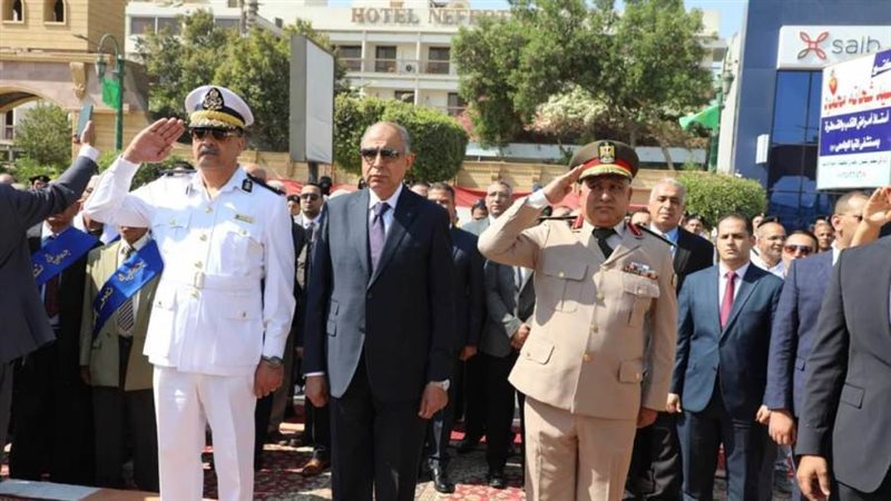 محافظ المنيا خلال