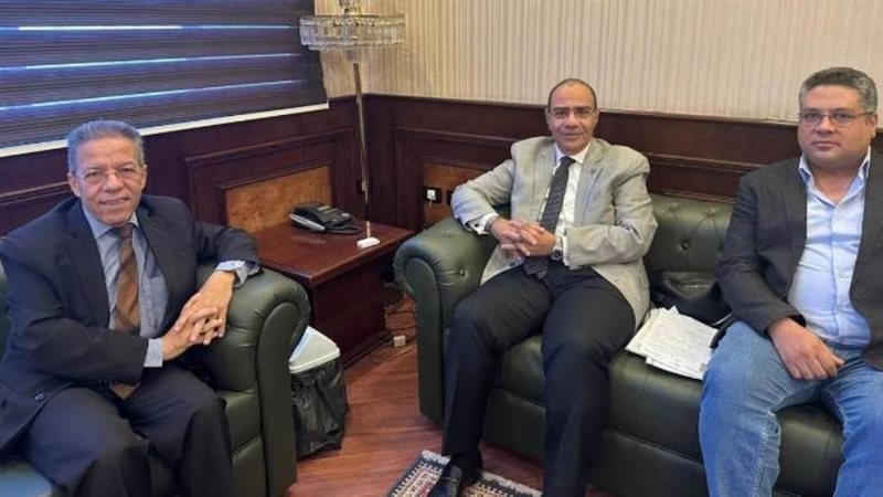 نقيب الأطباء وأمين