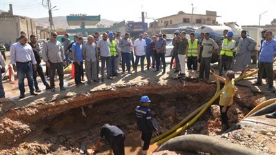 محافظ أسيوط يواصل متابعته لأعمال صيانة وإصلاح تسريب مفاجئ بخط طرد الصرف الصحي