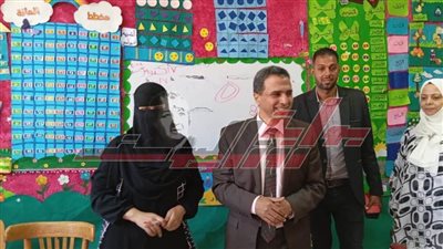 علاء جودة يتفقد مدرسة أحمد عرابي بغرب كفر الشيخ ويناقش الطلاب