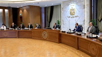 رئيس الوزراء يلتقي رئيس الهيئة الوطنية الصينية للتنظيم المالي