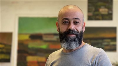 مقاتل بفرشاته على جبهة الفن.. 
