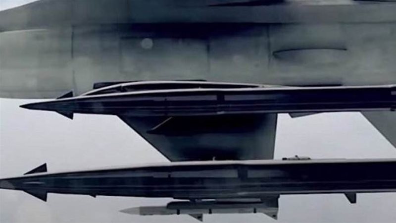 مقاتلة محملة بالصواريخ