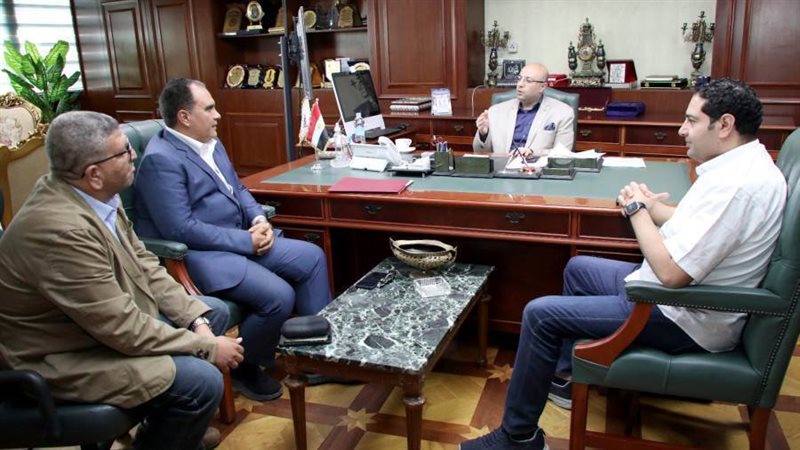 اجتماع محافظ بنى