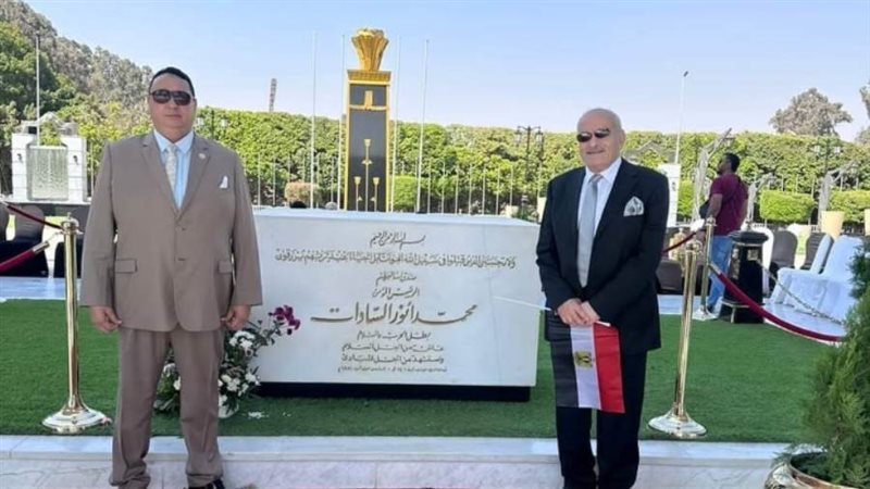 حزب المؤتمر يضع أكليل