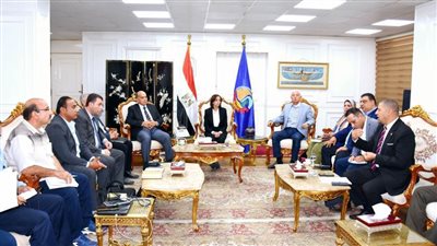 محافظ البحيرة تبحث خطة تطوير منظومة النظافة بالتعاون مع الشركات المتخصصة 