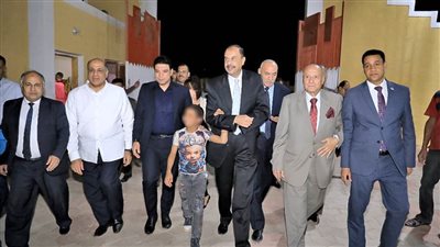 محافظ سوهاج يشارك أطفال مؤسسة البنين بالكوثر فعاليات اليوم الترفيهي الثقافي