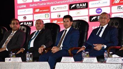 بالصور.. وزير الشباب والرياضة يشهد المؤتمر الصحفي لبطولة العالم للبياثل والترياثل ببورسعيد