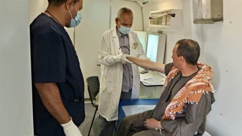 قافلة طبية خلال تقديمها