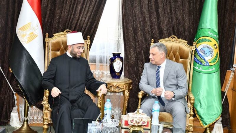 وزير الاوقاف ومحافظ