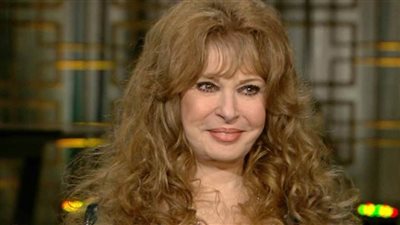 نيللي وخالد يوسف يشاهدان 